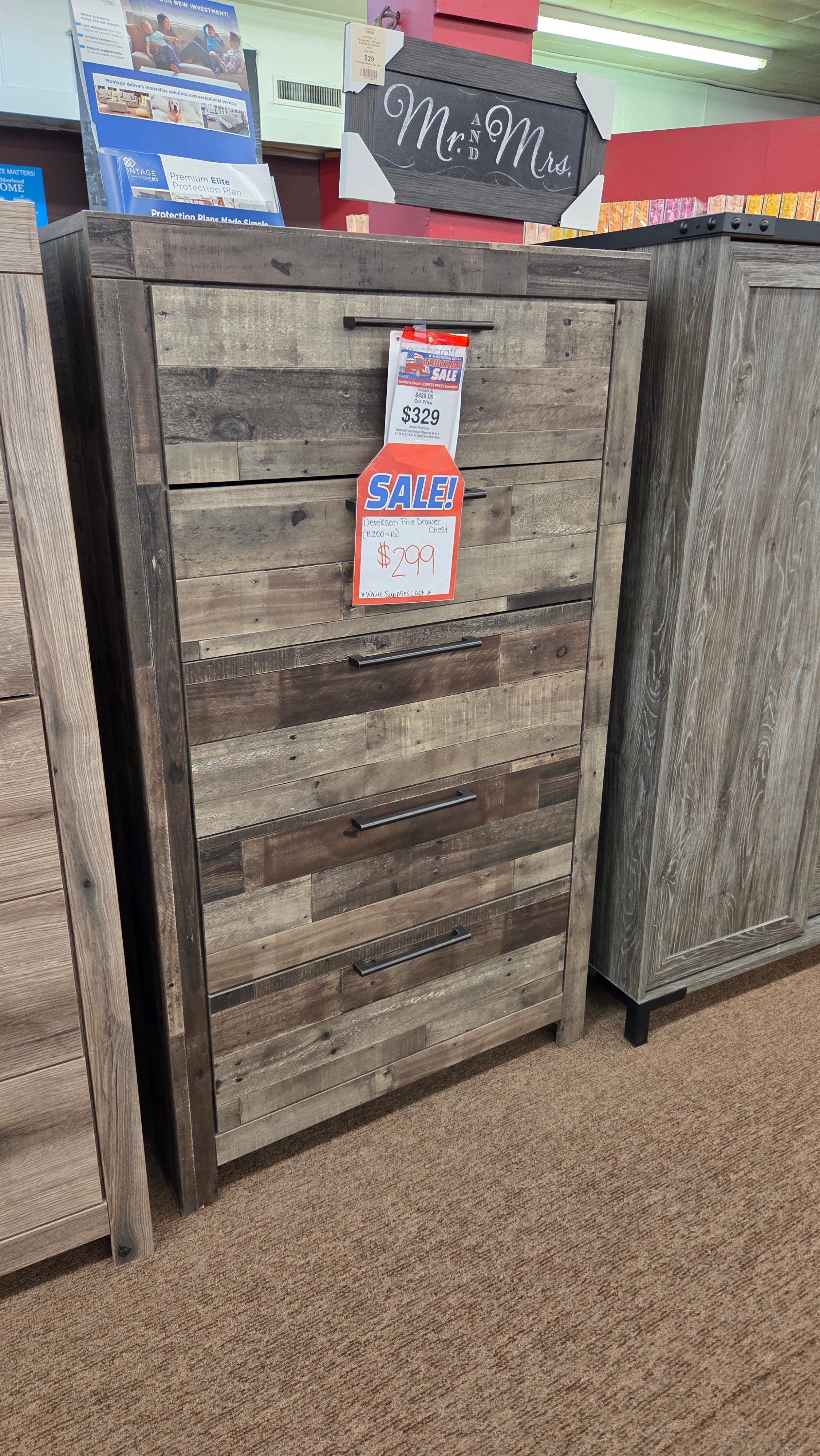 Derekson Chest