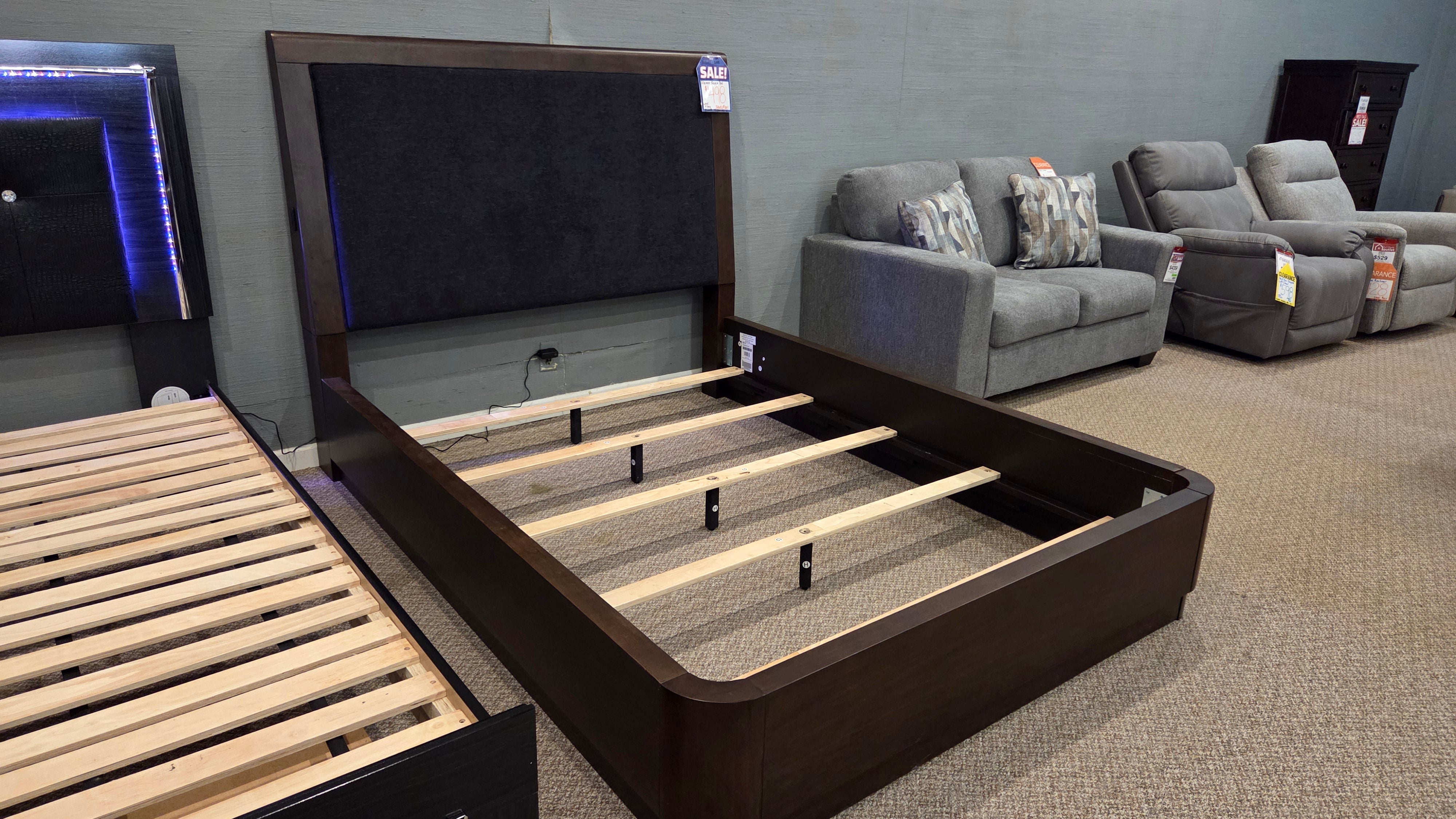 Dilenno Queen panel bed