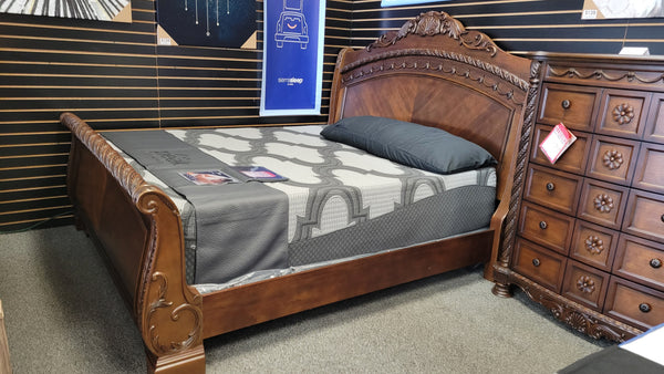 North Shore King Sleigh bed