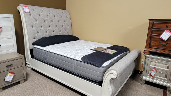 Realyn queen bed frame