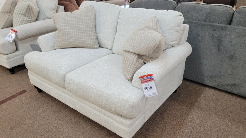 Valerani loveseat