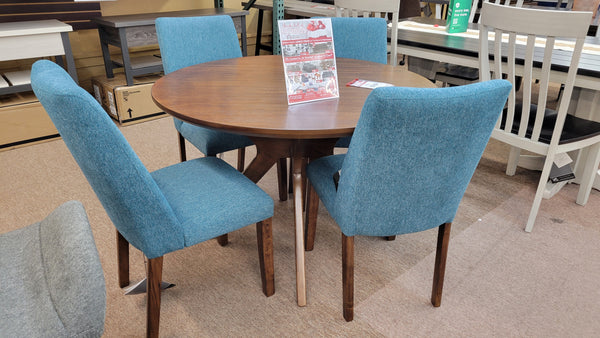 LYNCOTT TABLE SET WITH BLUE CHAIRS