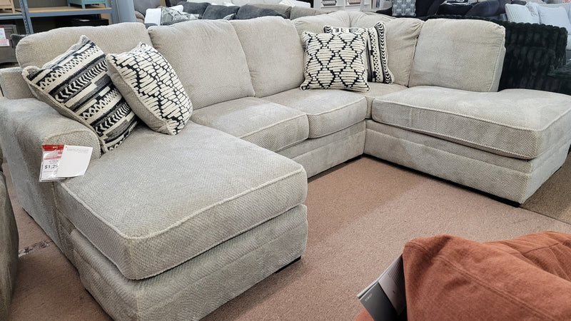 CALNITA SECTIONAL WITH RIGHT SIDE CHAISE