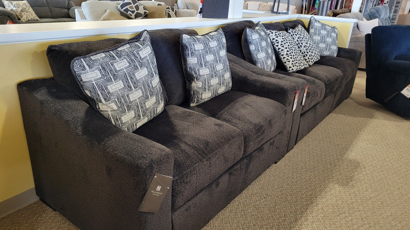 WRYENLYNN SOFA AND LOVESEAT SET