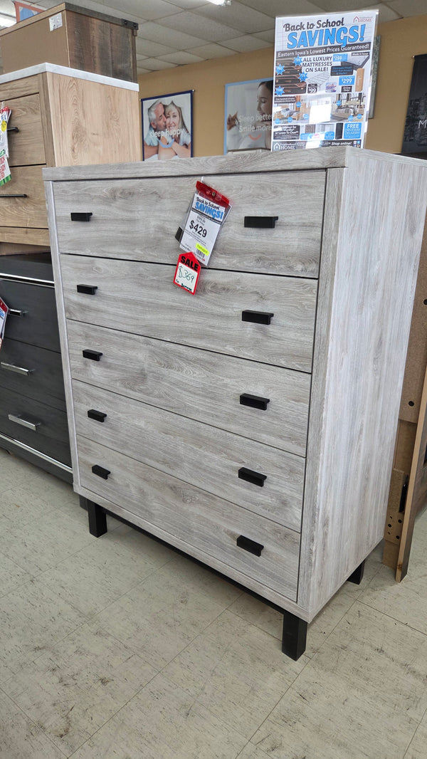 Vessalli chest