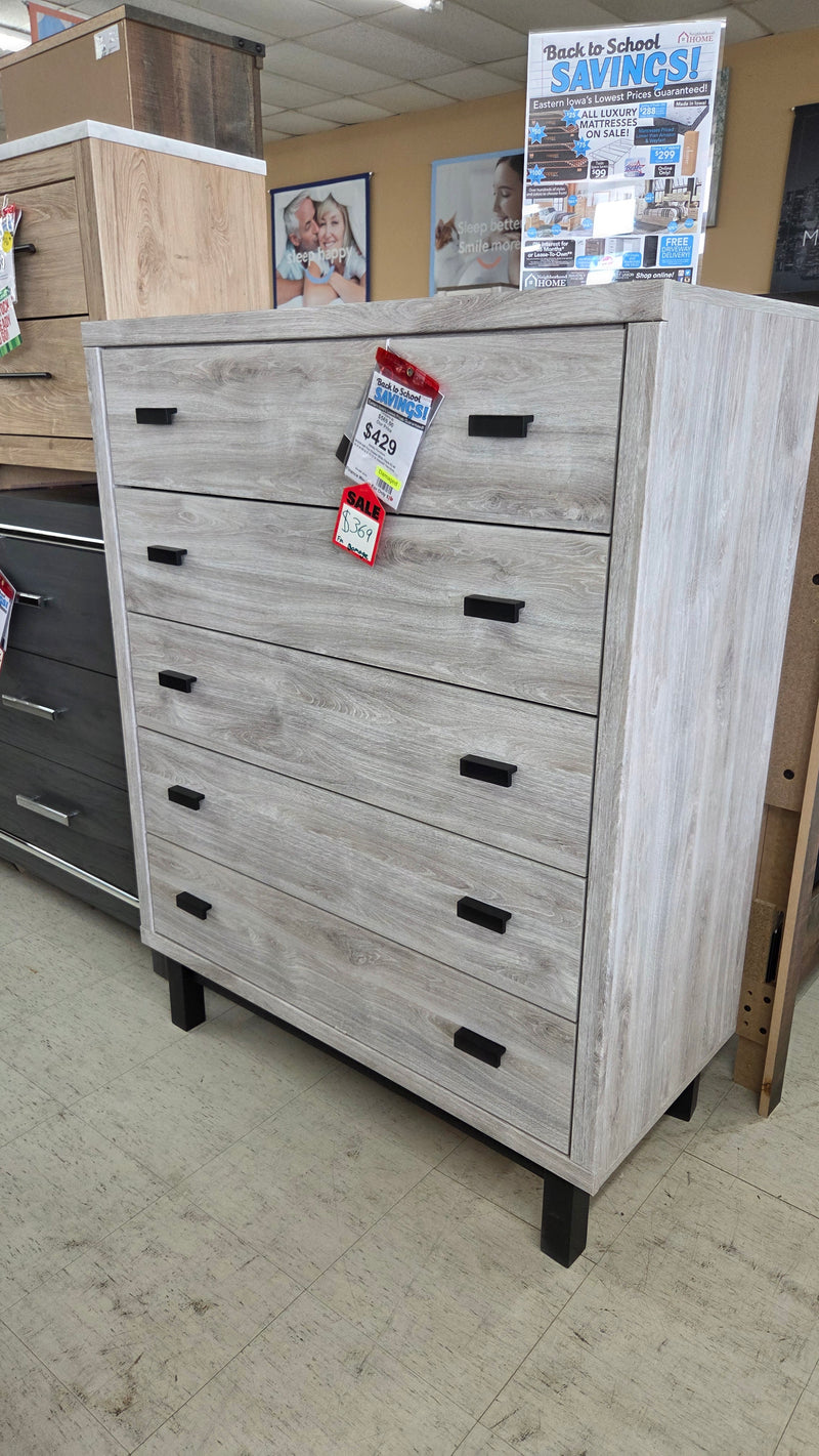 Vessalli chest
