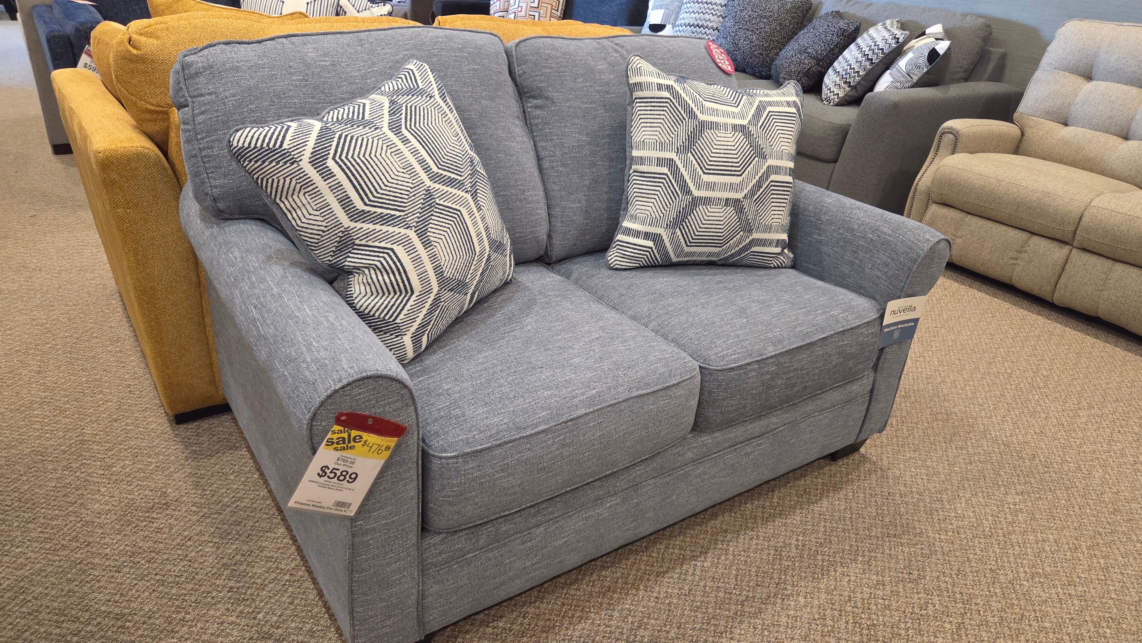 Carissa Manor loveseat