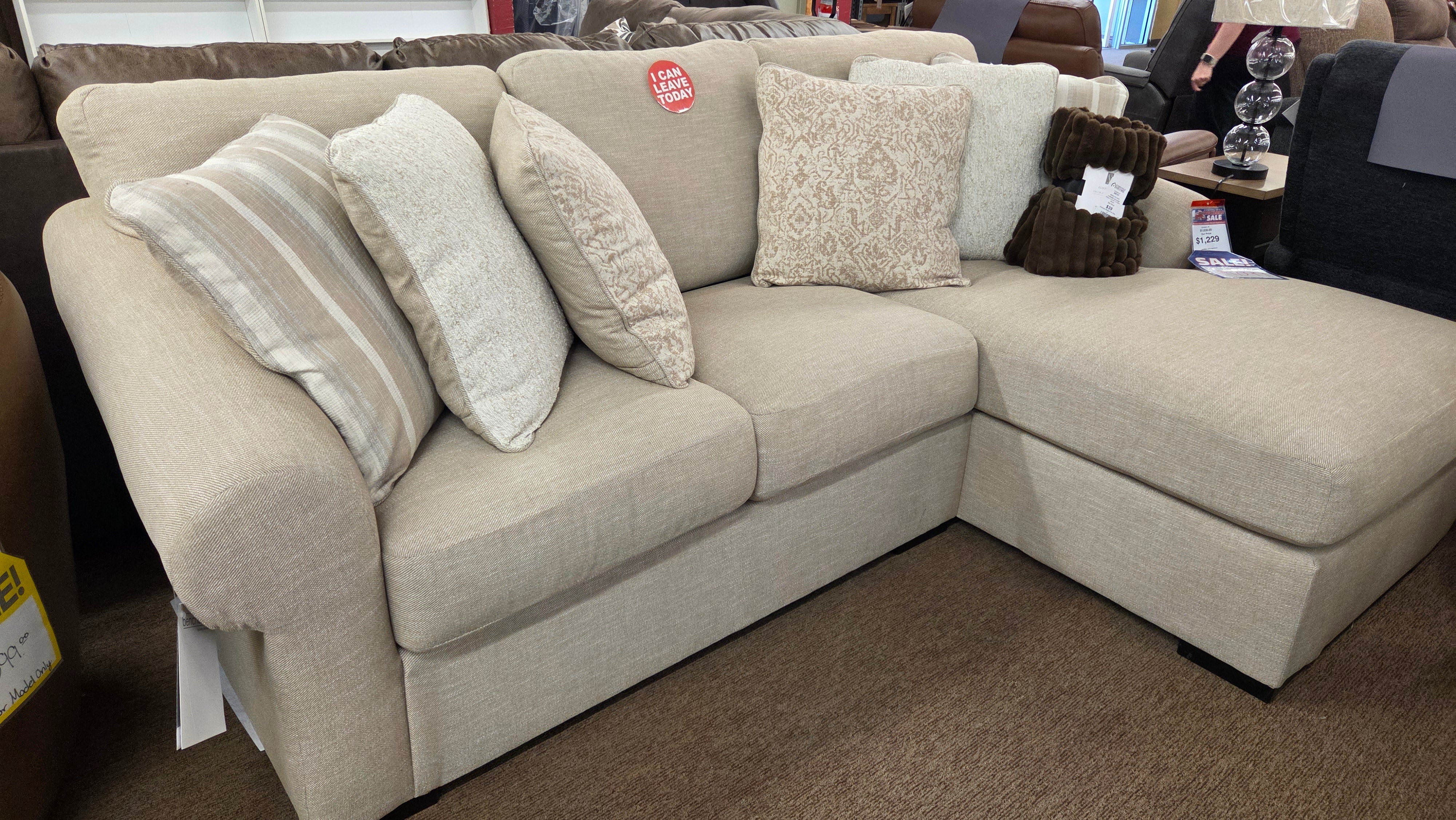 LadyMae 2pc sectional
