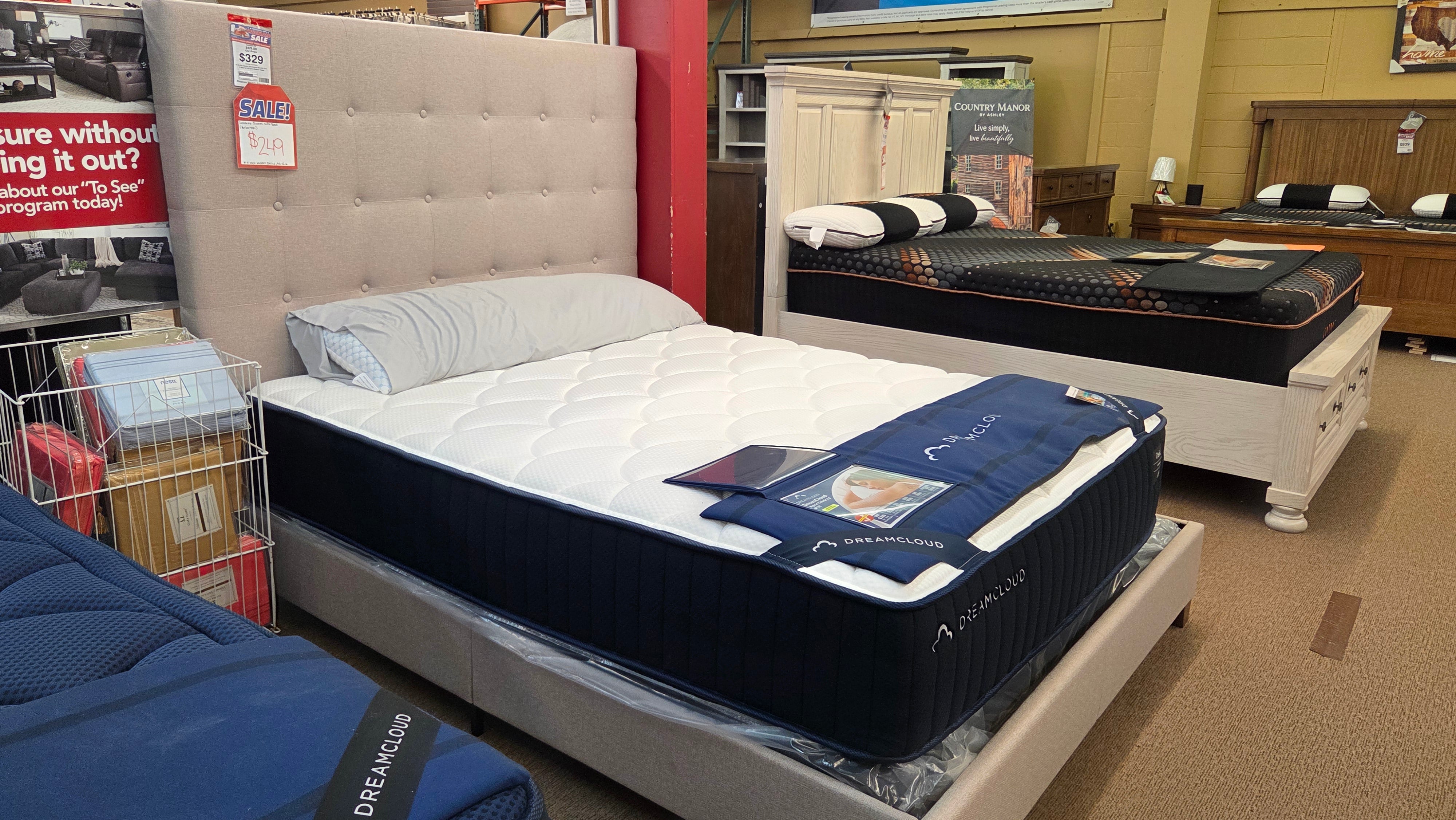 Dolante Queen Upholstered Bed