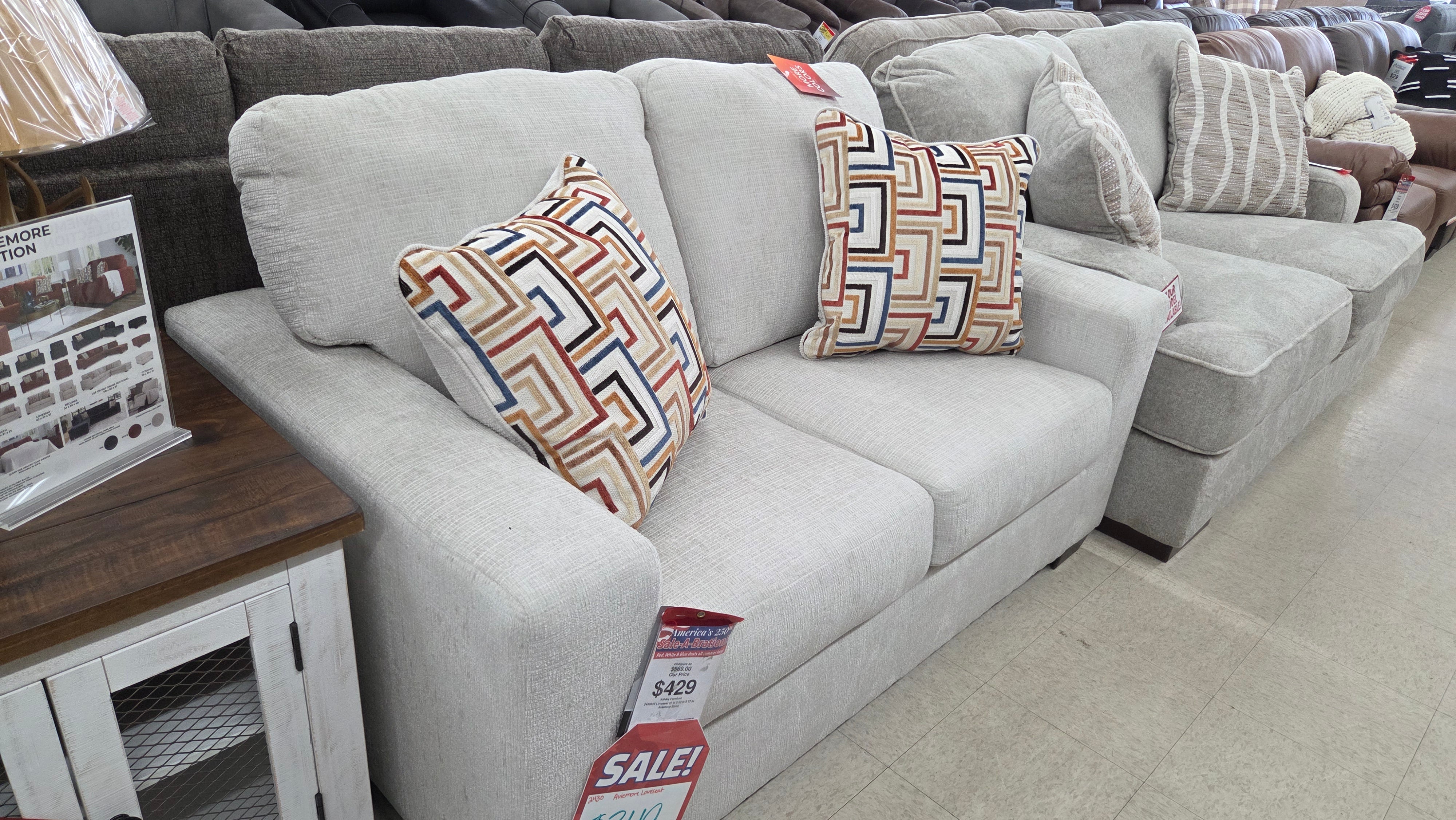 Aviemore Loveseat
