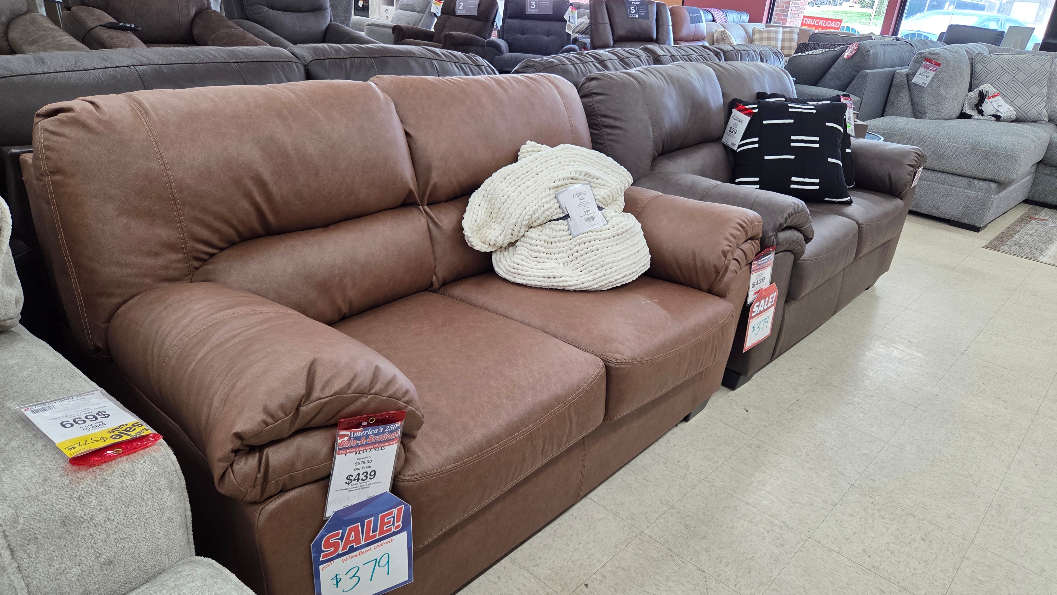 WillowBend Loveseat - caramel