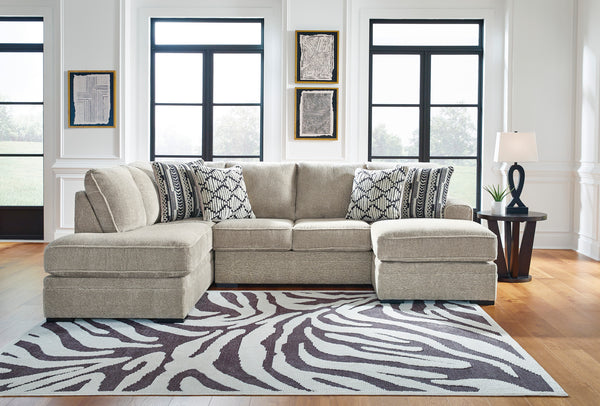 Calnita sectional with left side chaise