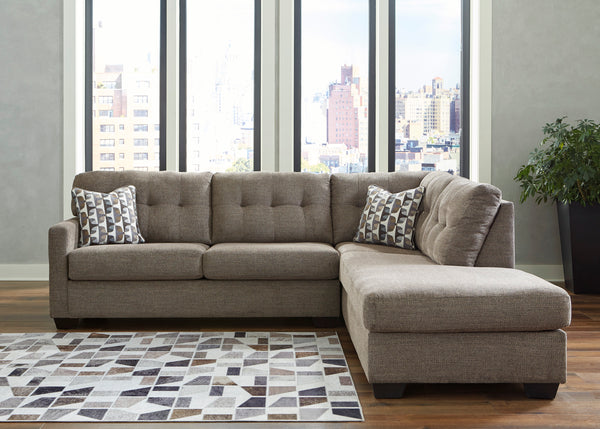 Mahoney sectional with right chaise (chocolate)