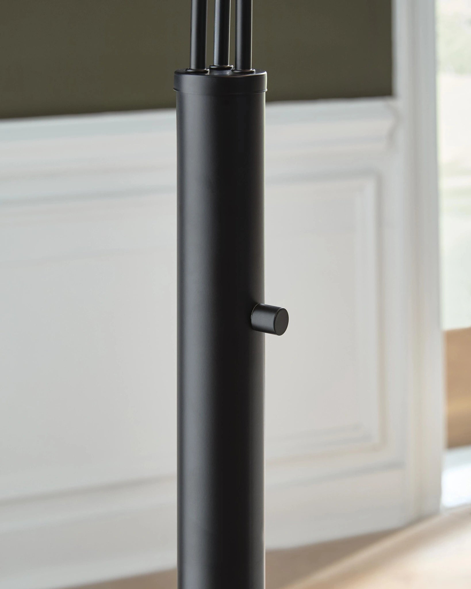 Gibbswellner Floor Lamp