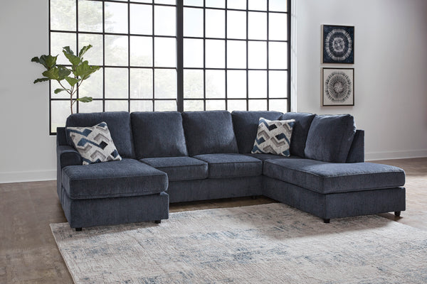 Albar Place sectional with right side chaise