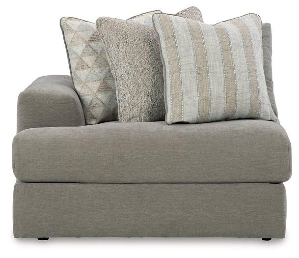 Avaliyah Sectional with Chaise