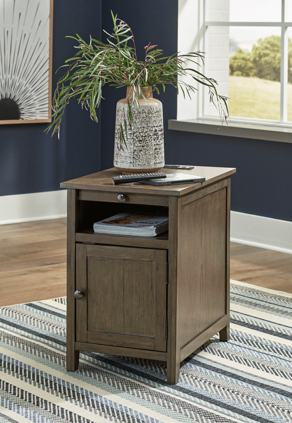 Treytown end table (grayish brown)