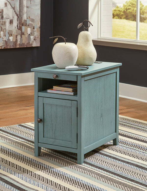 Treytown end table (teal)